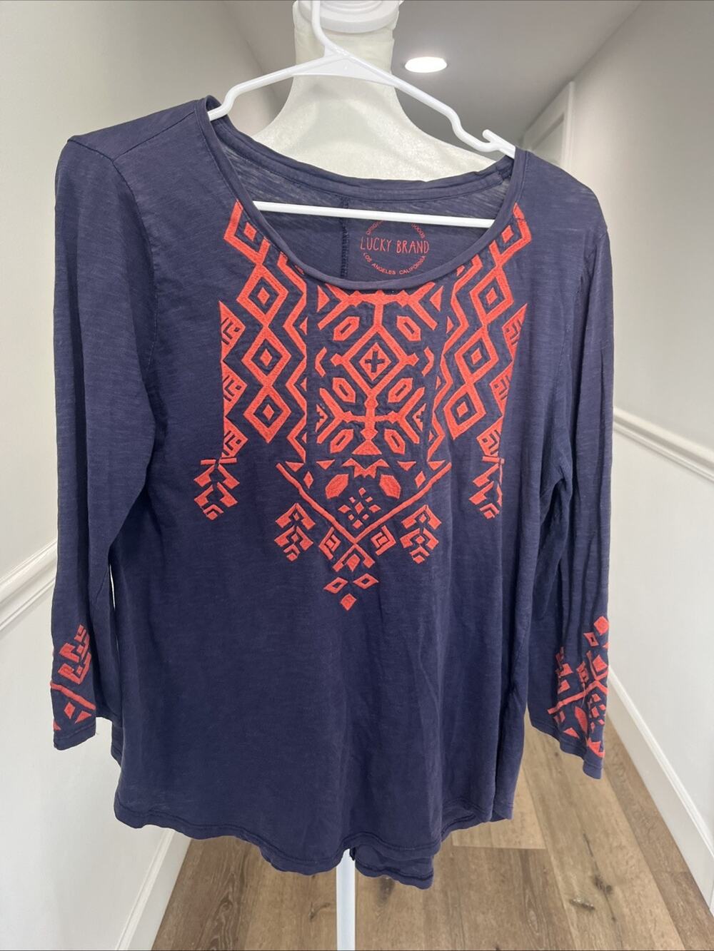 LUCKY BRAND WOMEN Sz Large LONG SLEEVE ROUND NECK EMBROIDERED TOP Blue T Shirt